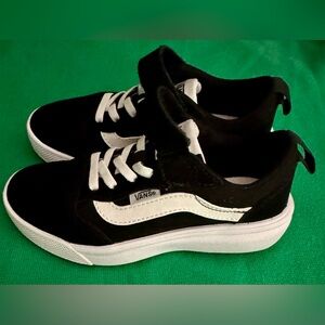 Brand NEW Big Kid Vans, Size 13!